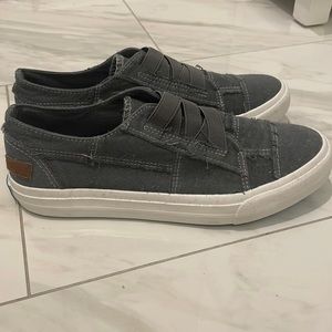 Brand new Women’s Blowfish Sneaker